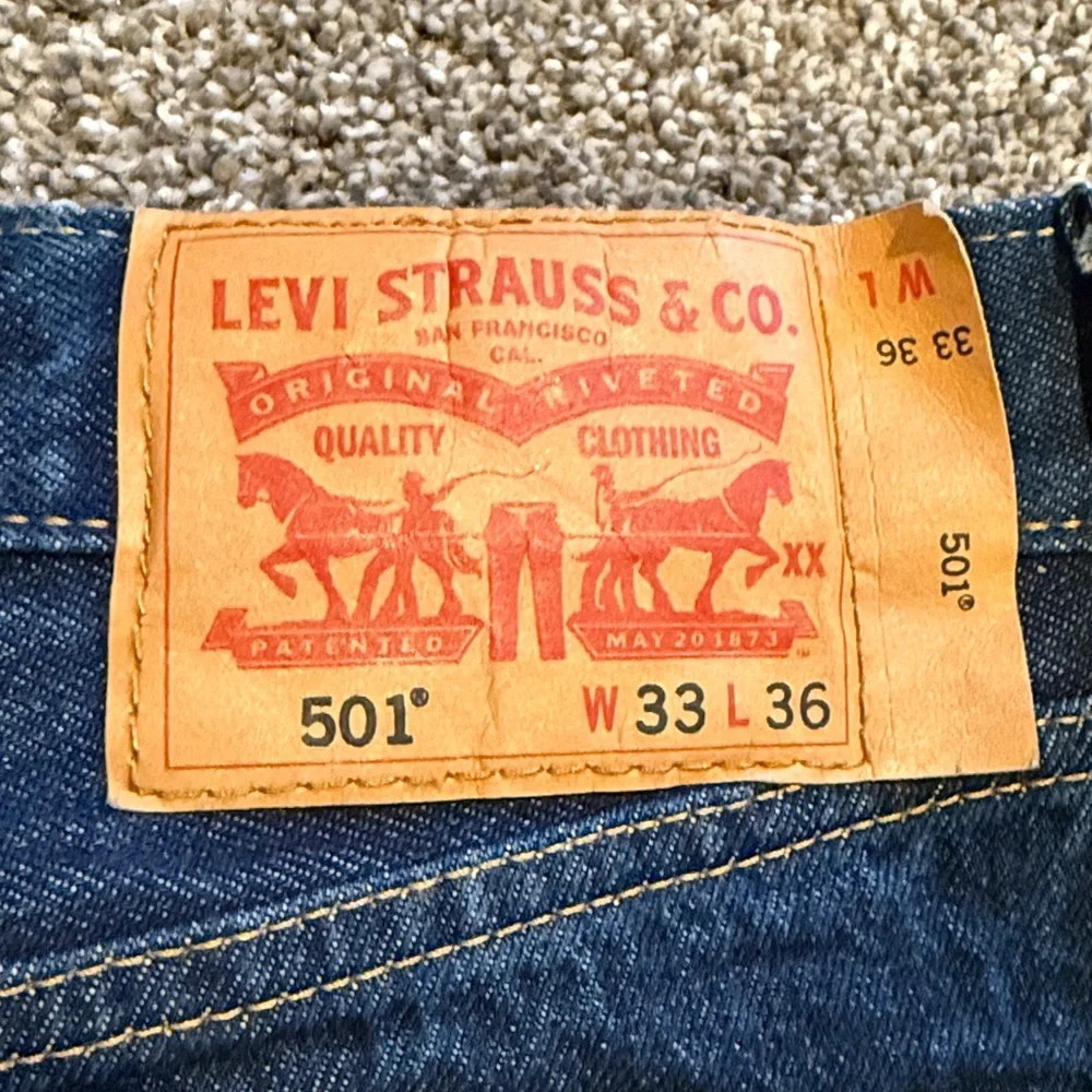 Levi’s button butterfly 501 Dark Blue Denim‎ Jeans
